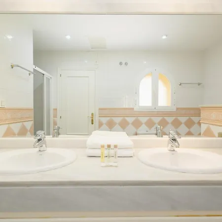 Apartment 2 Bedroom Next To The In Elviria, *