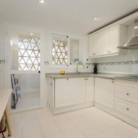 Apartment 2 Bedroom Next To The In Elviria,