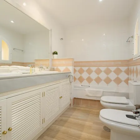 Apartamento 2 Bedroom Next To The In Elviria, *